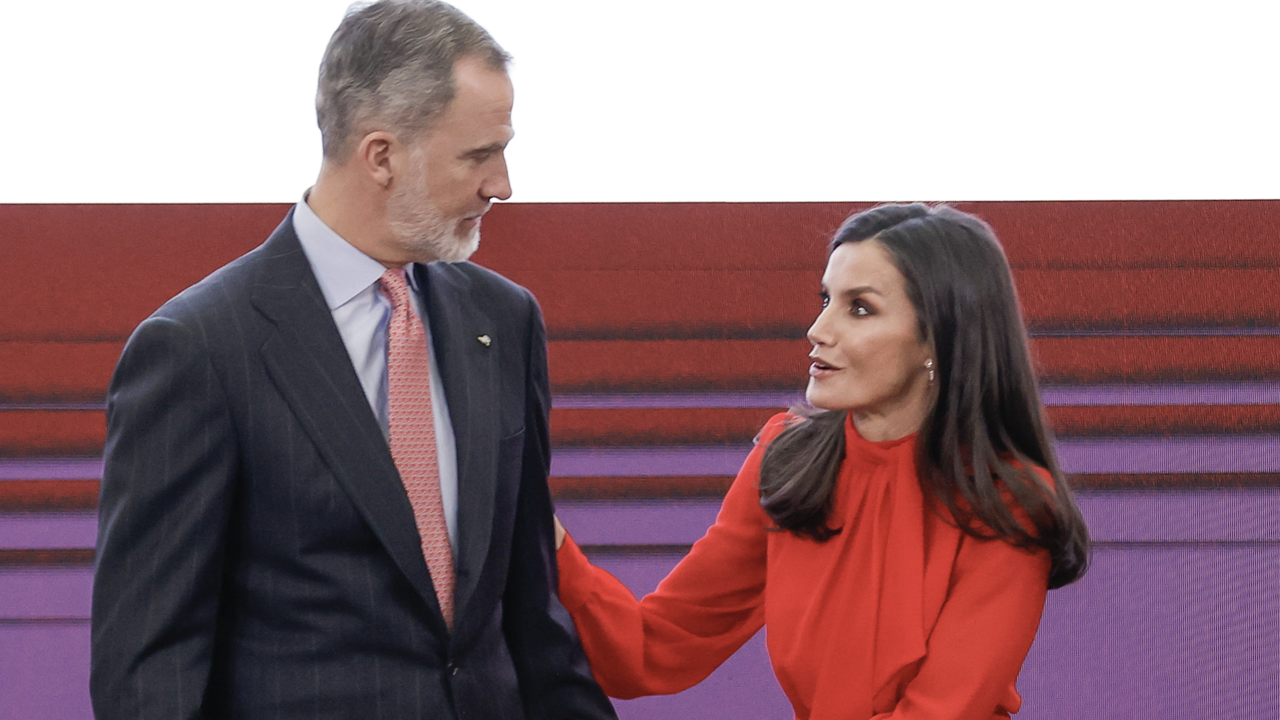 La misteriosa desaparición de los reyes Felipe y Letizia en un verano marcado por la tragedia