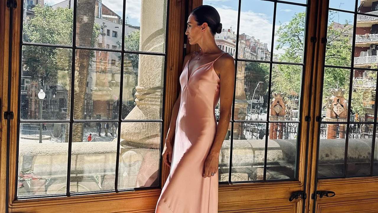 10 vestidos de invitada de Zara y Mango para una boda de otoño: low cost, originales y muy elegantes