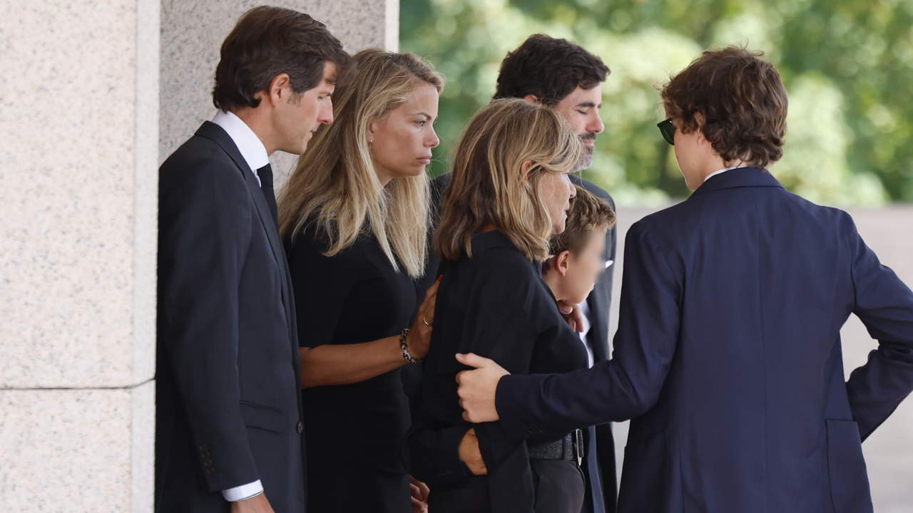 Cari Lapique, Carla Goyanes y Antonio Matos