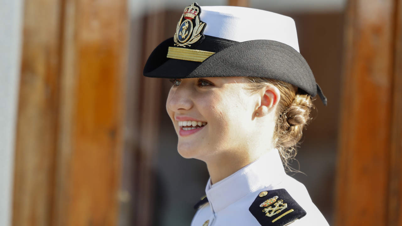 Leonor, con nuevo uniforme y en solitario, inicia su nueva etapa en la Escuela Naval de Marín: así será su rutina diaria