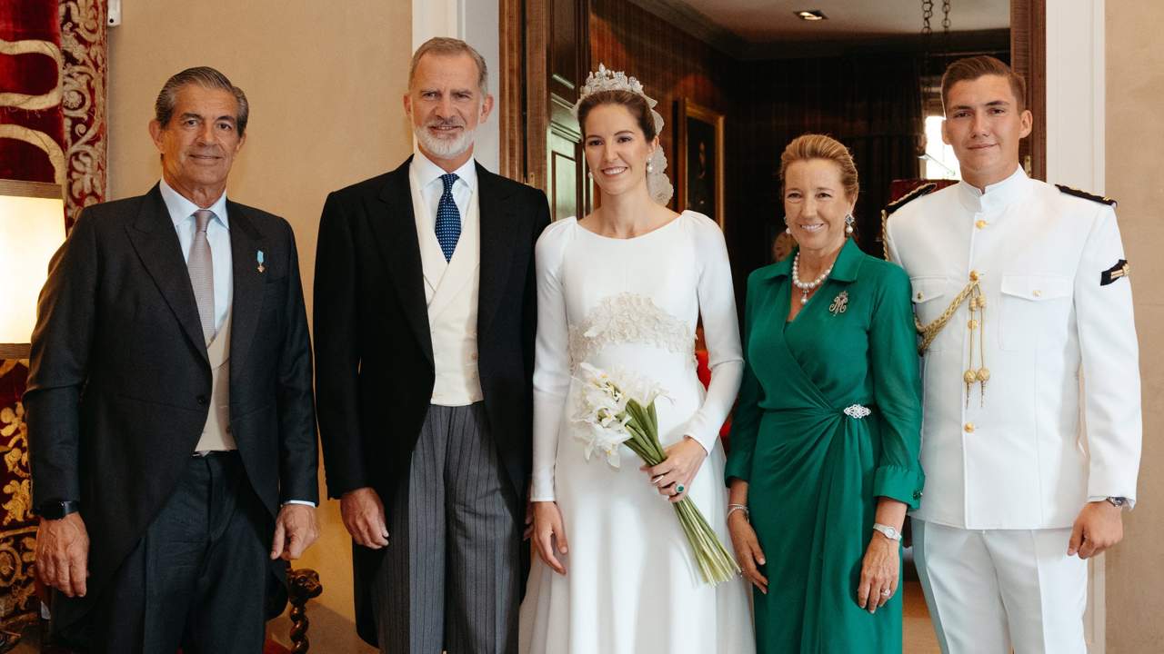 Abrimos el álbum de fotos privado de la boda de Victoria López-Quesada y Enrique Moreno de la Cova