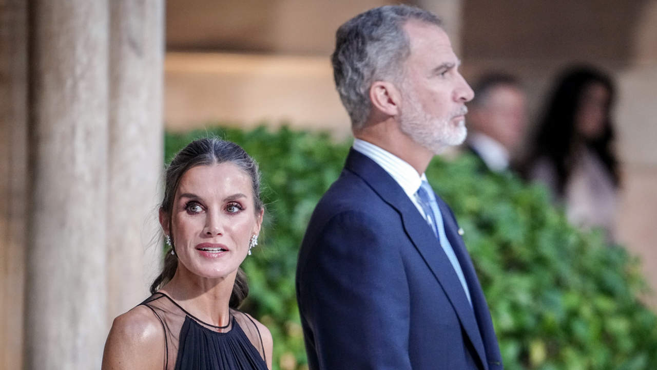 El significativo movimiento de la reina Letizia tras la imagen de Felipe y Cristina juntos