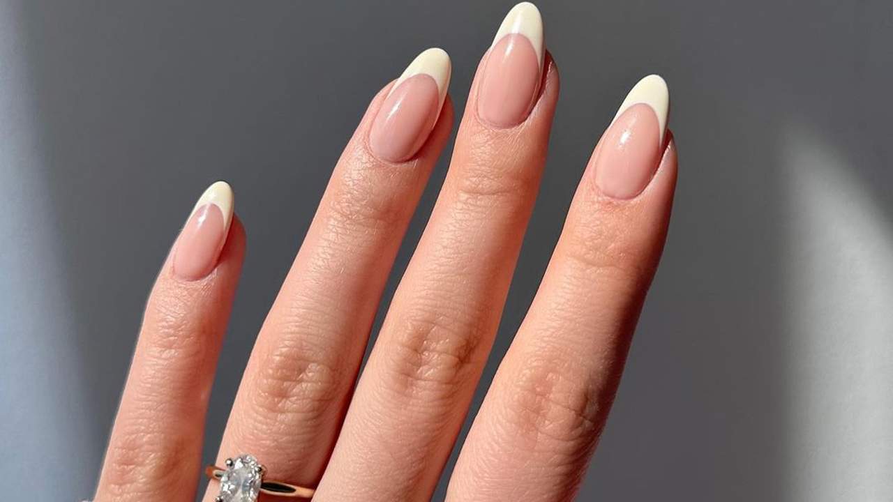 10 diseños de uñas francesas elegantes con los que elevar un look de invitada de otoño