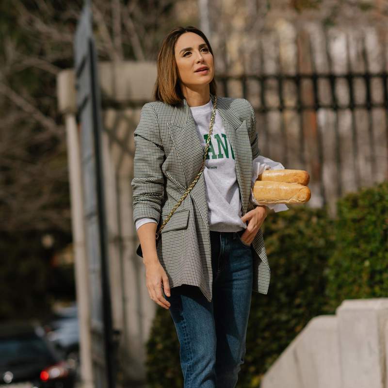 Tamara Falcó con un look con sudadera