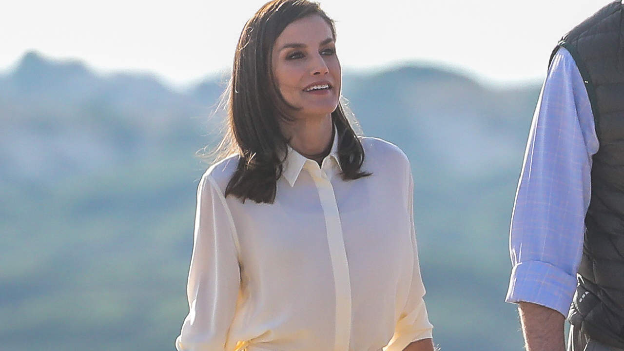 10 pantalones vaqueros que están entre los favoritos de Letizia: blancos, rectos y para ir con zapatillas  