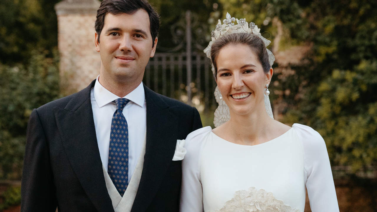 El romántico vestido de novia de Victoria López-Quesada en su boda con Enrique Moreno de la Cova: clásico y joyas con historia