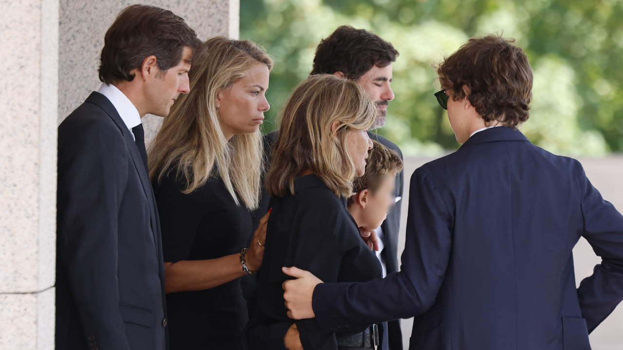 Cari Lapique, Carla Goyanes y Antonio Matos