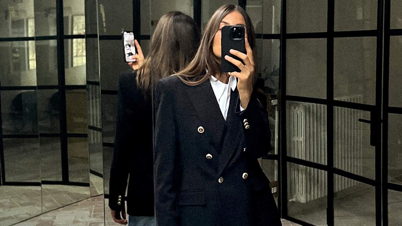 10 blazers de Zara que merecen la pena: de colores tendencia, elegantes y elevan los looks con vaqueros 