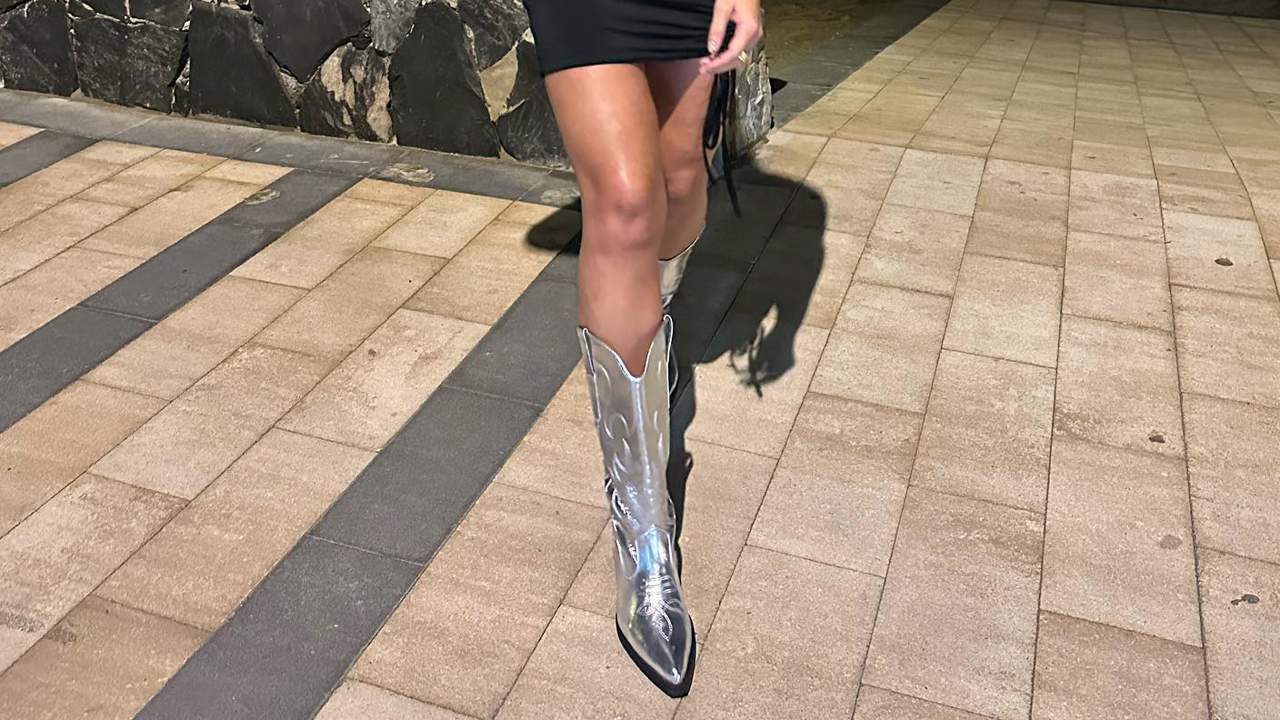 10 botas y botines cowboy para ir moderna y estilizada con vestido boho durante todo el otoño