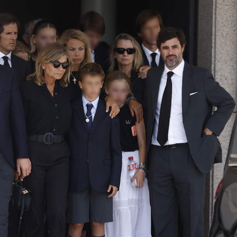 Cari Lapique, Carla Goyanes y Antonio Matos