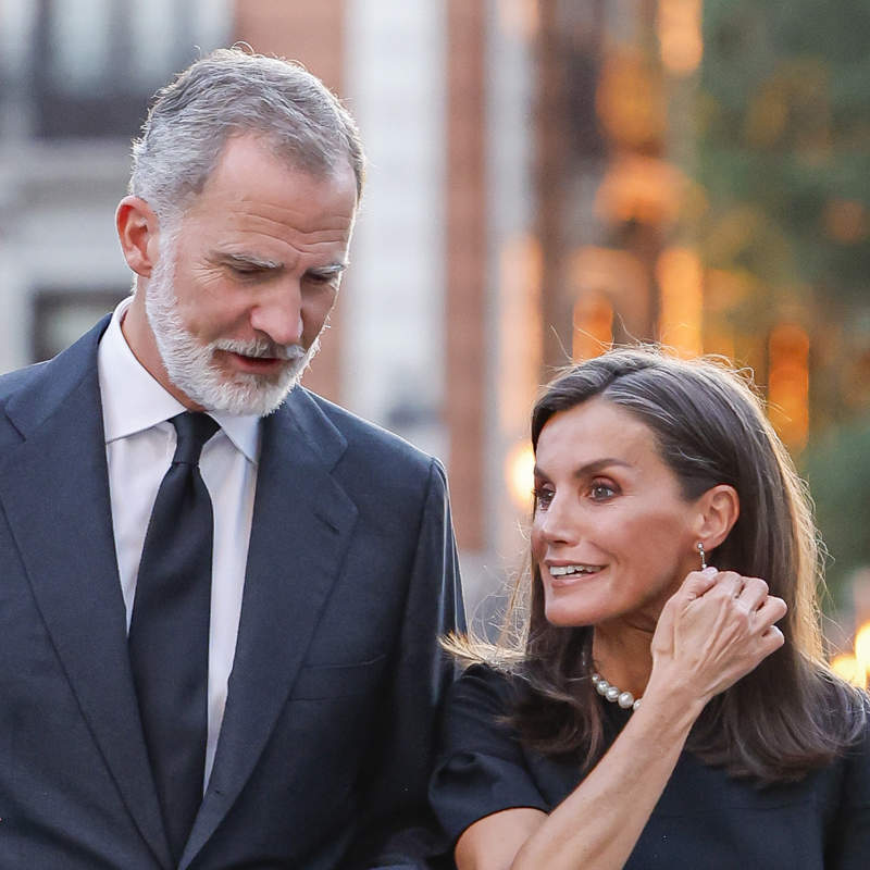 La firme advertencia de la reina Letizia al rey Felipe en la misa funeral de Juan Gómez-Acebo