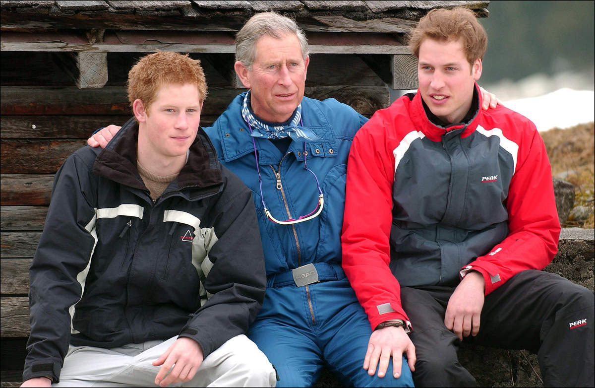 El príncipe Harry, junto a su hermano y su padre