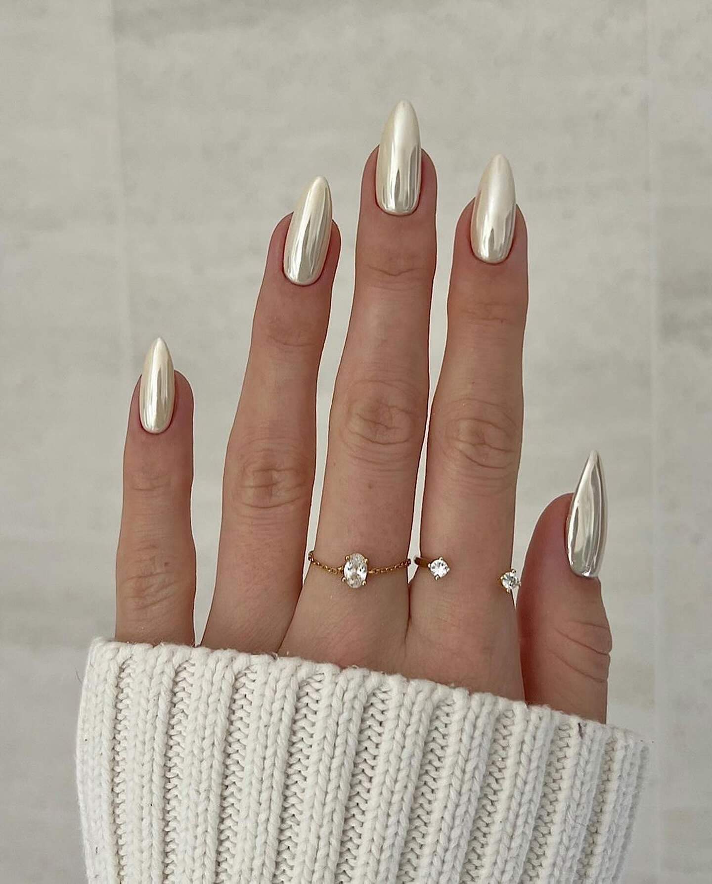Uñas efecto aurora blancas