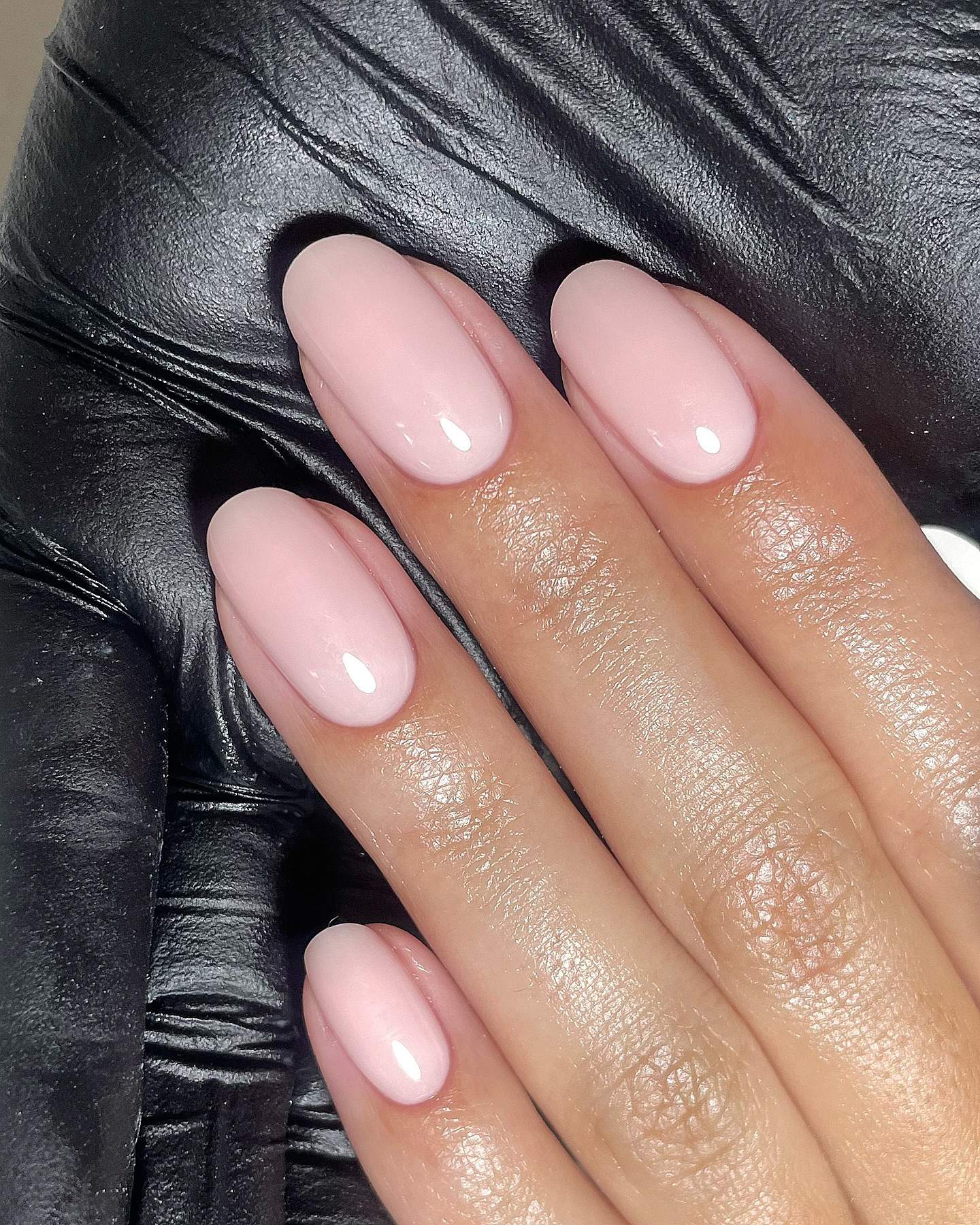 Uñas milky nails