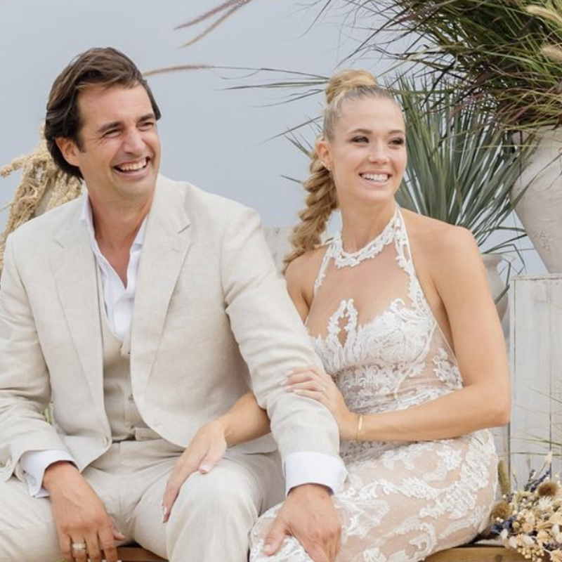 Las fotos inéditas de la espectacular boda en Cabo de Gata y vestido de la actriz Patricia Montero y Álex Adróver 