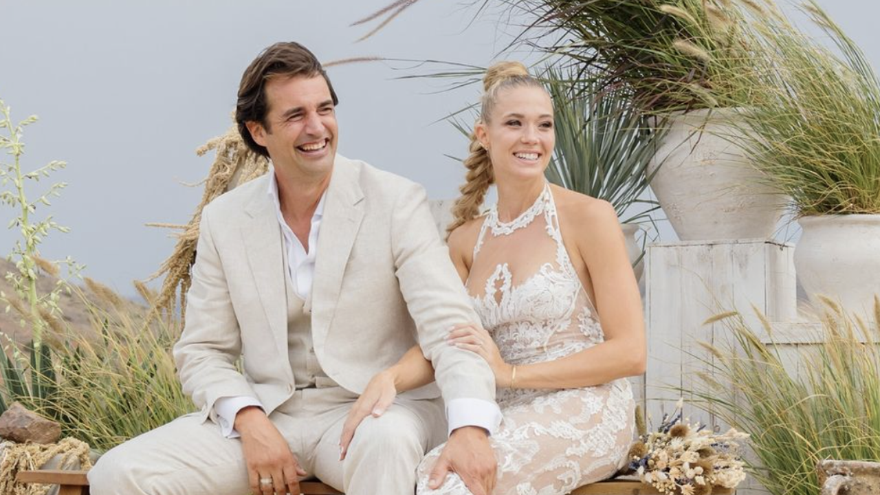 Las fotos inéditas de la espectacular boda en Cabo de Gata y vestido de la actriz Patricia Montero y Álex Adróver 