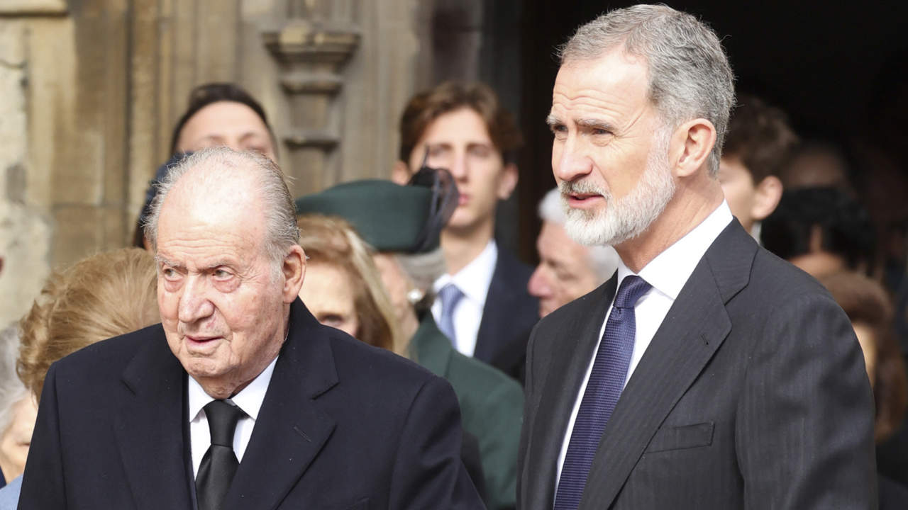 El insistente mensaje que el rey emérito Juan Carlos repite a su círculo cercano sobre su hijo Felipe