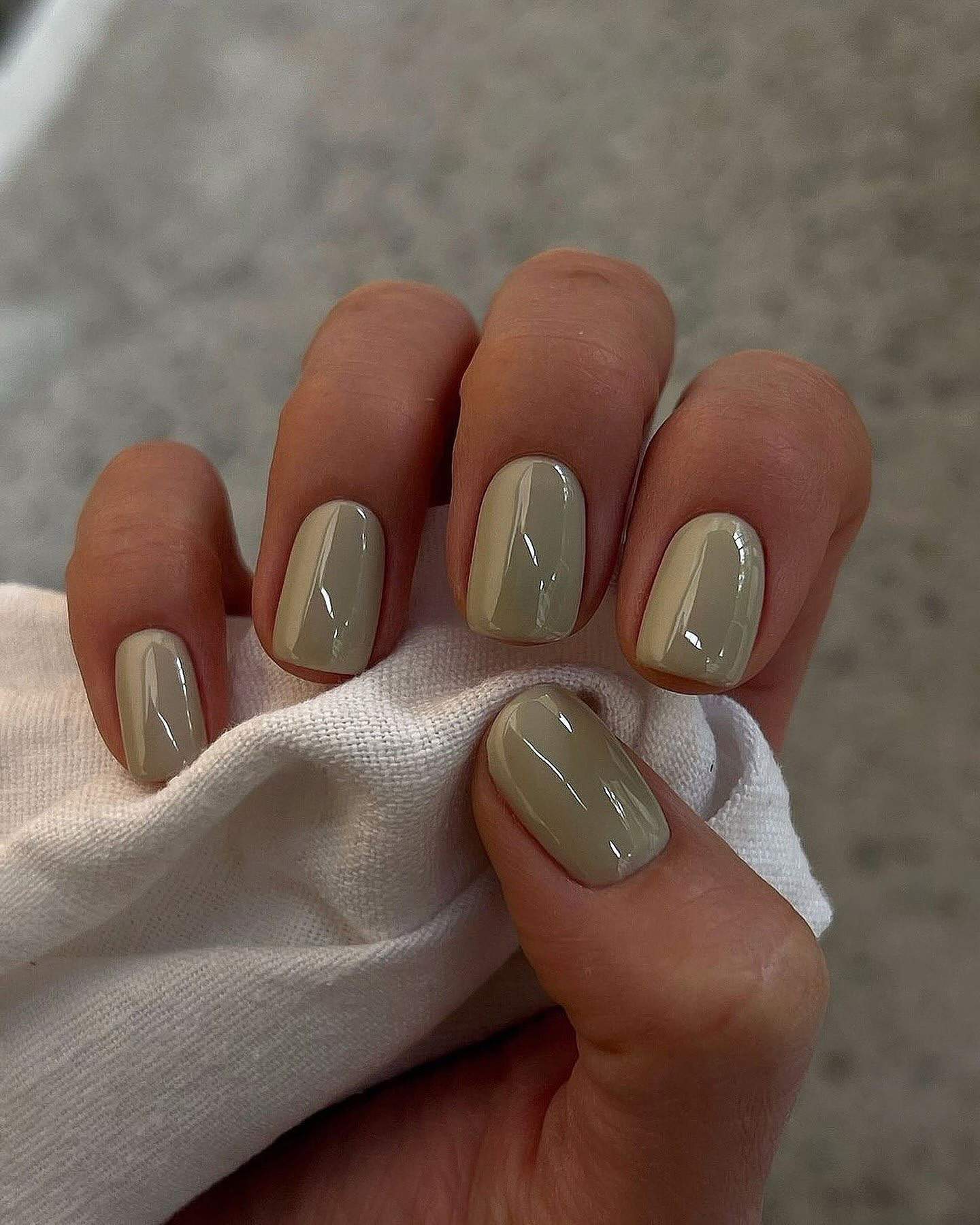 Uñas verde pastel