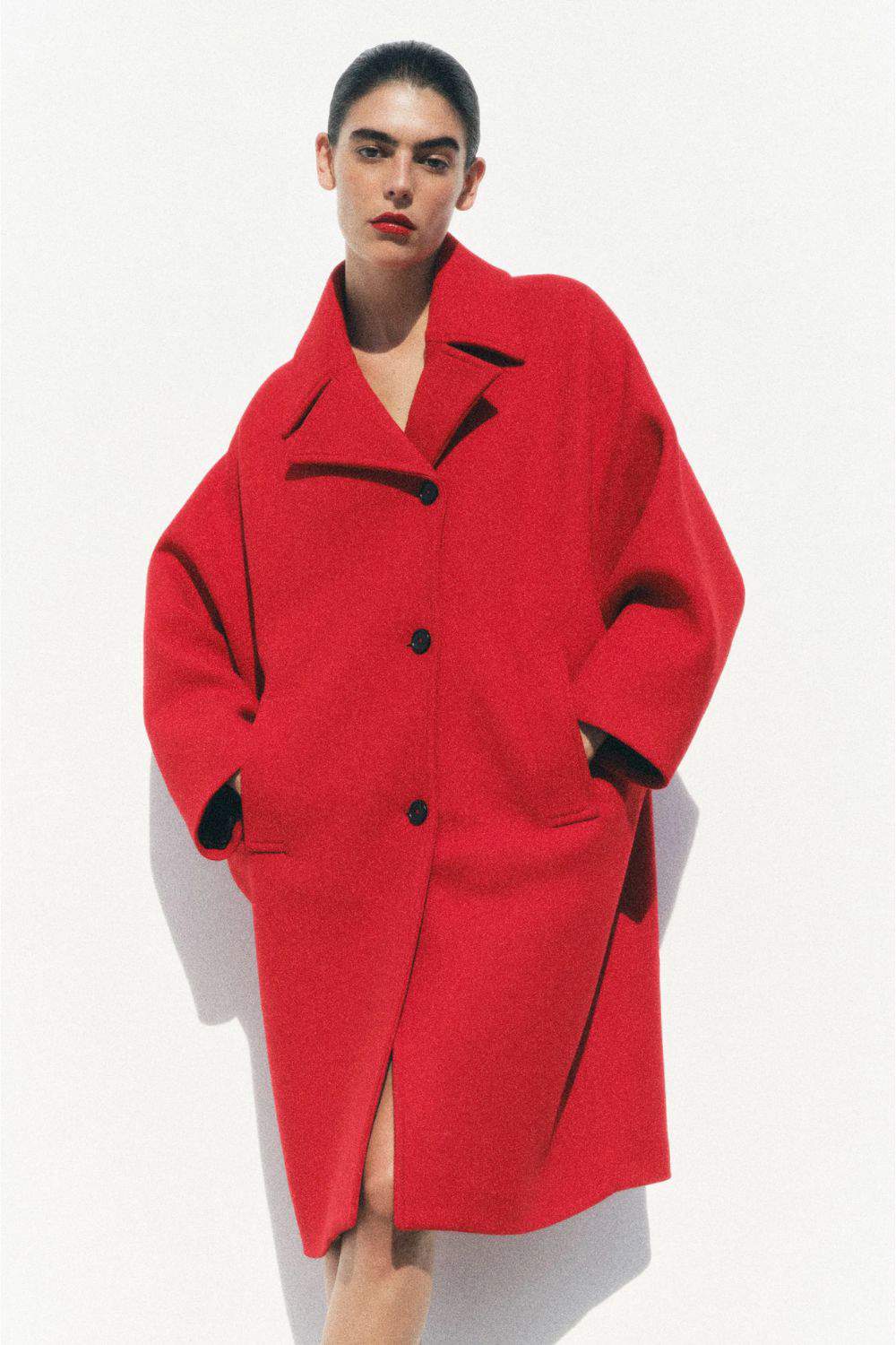 Abrigo oversize en color rojo