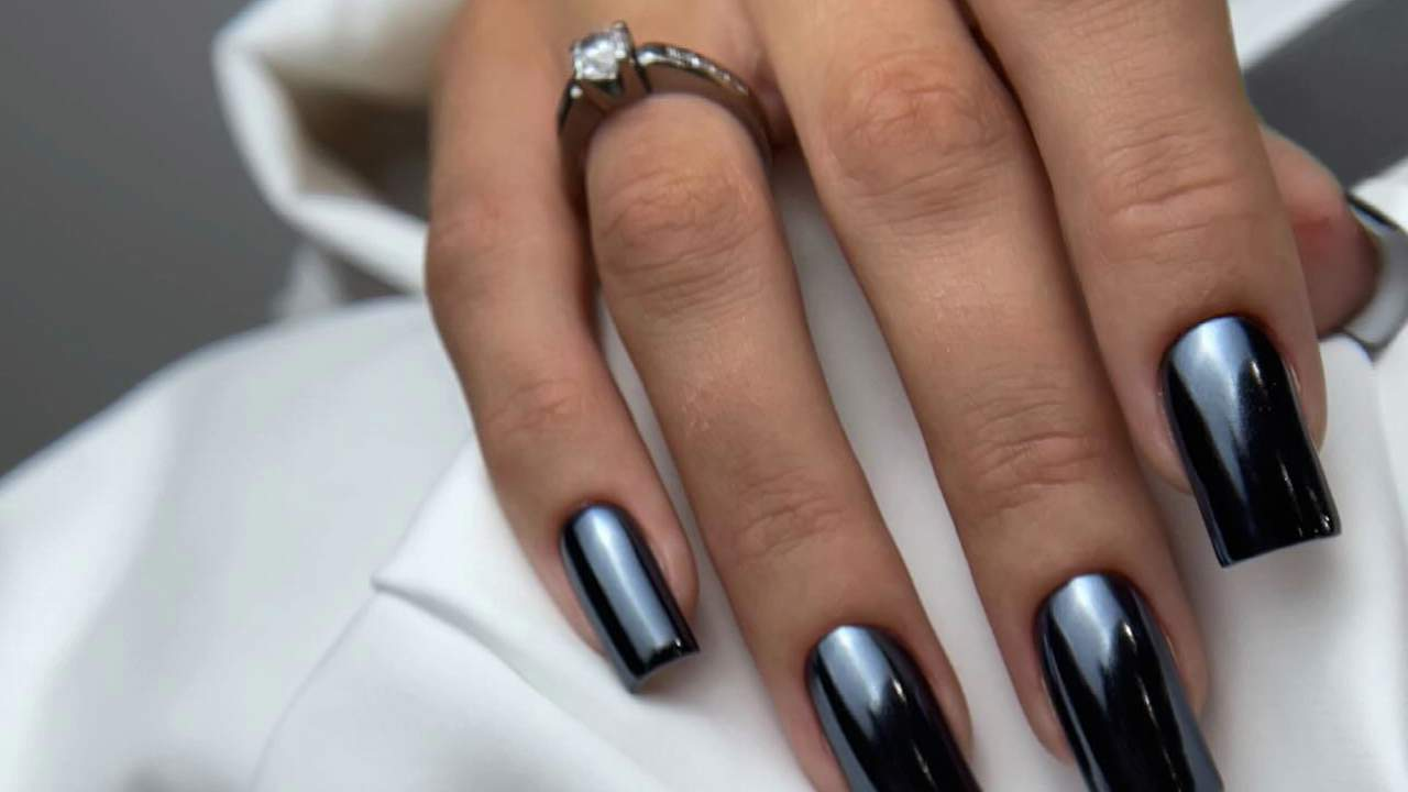 10 diseños de uñas negras, la tendencia de otoño para llevar una manicura elegante y versátil