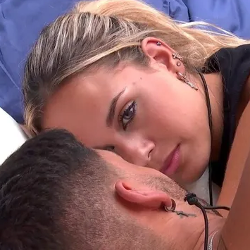 ¡Habemus beso! Violeta y Edi dan rienda suelta a su amor en el jacuzzi de ‘Gran Hermano’ 