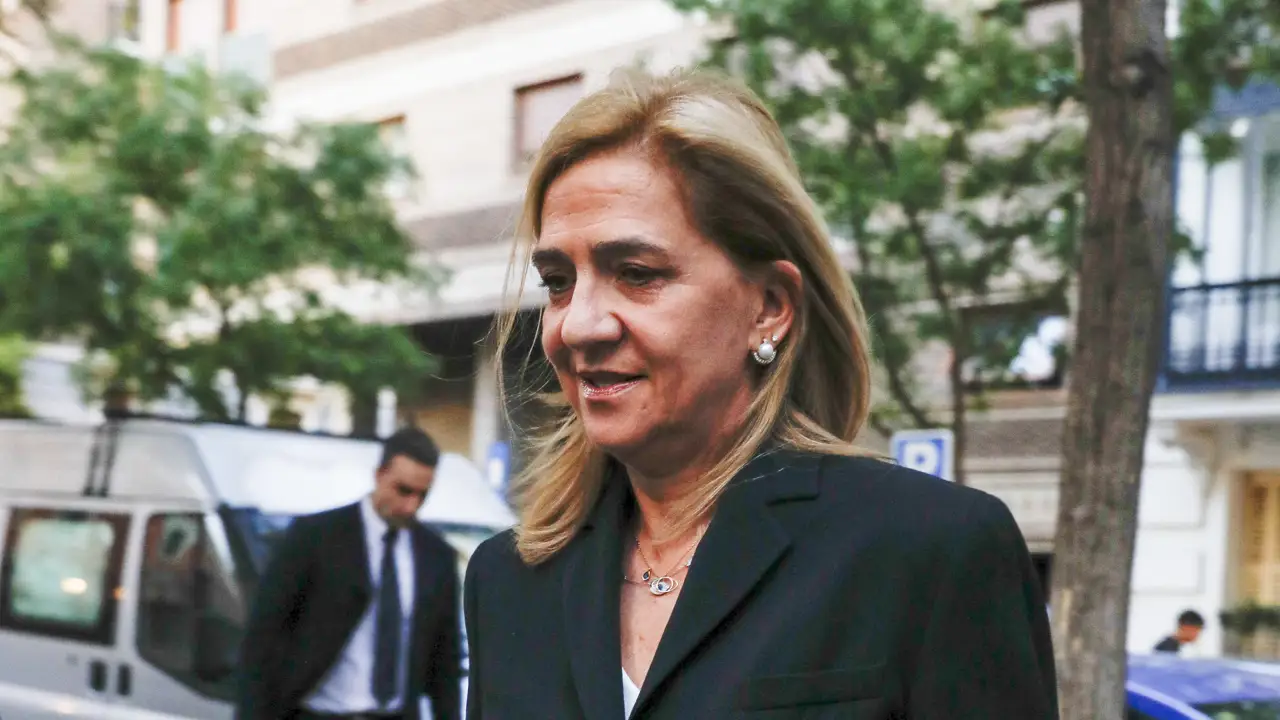 El gesto de la infanta Cristina que lo dice todo en su aparición tras las fotos del rey Juan Carlos y Bárbara Rey