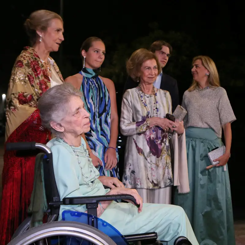 La reina Sofía, junto a las infantas Elena y Cristina y Miguel e Irene Urdangarin, no se pierde la preboda de Teodora de Grecia