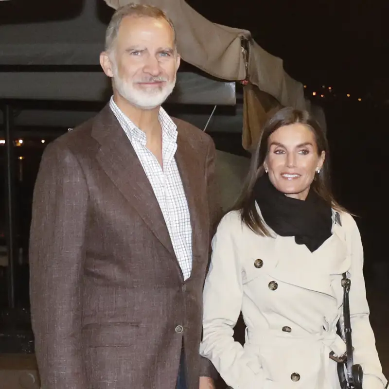 Los reyes Felipe y Letizia tratan de evitar la crisis de su encuentro con el rey Juan Carlos con una salida inesperada en Marín