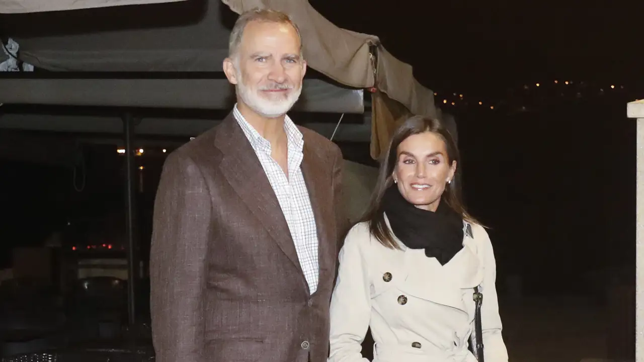 Los reyes Felipe y Letizia tratan de evitar la crisis de su encuentro con el rey Juan Carlos con una salida inesperada en Marín