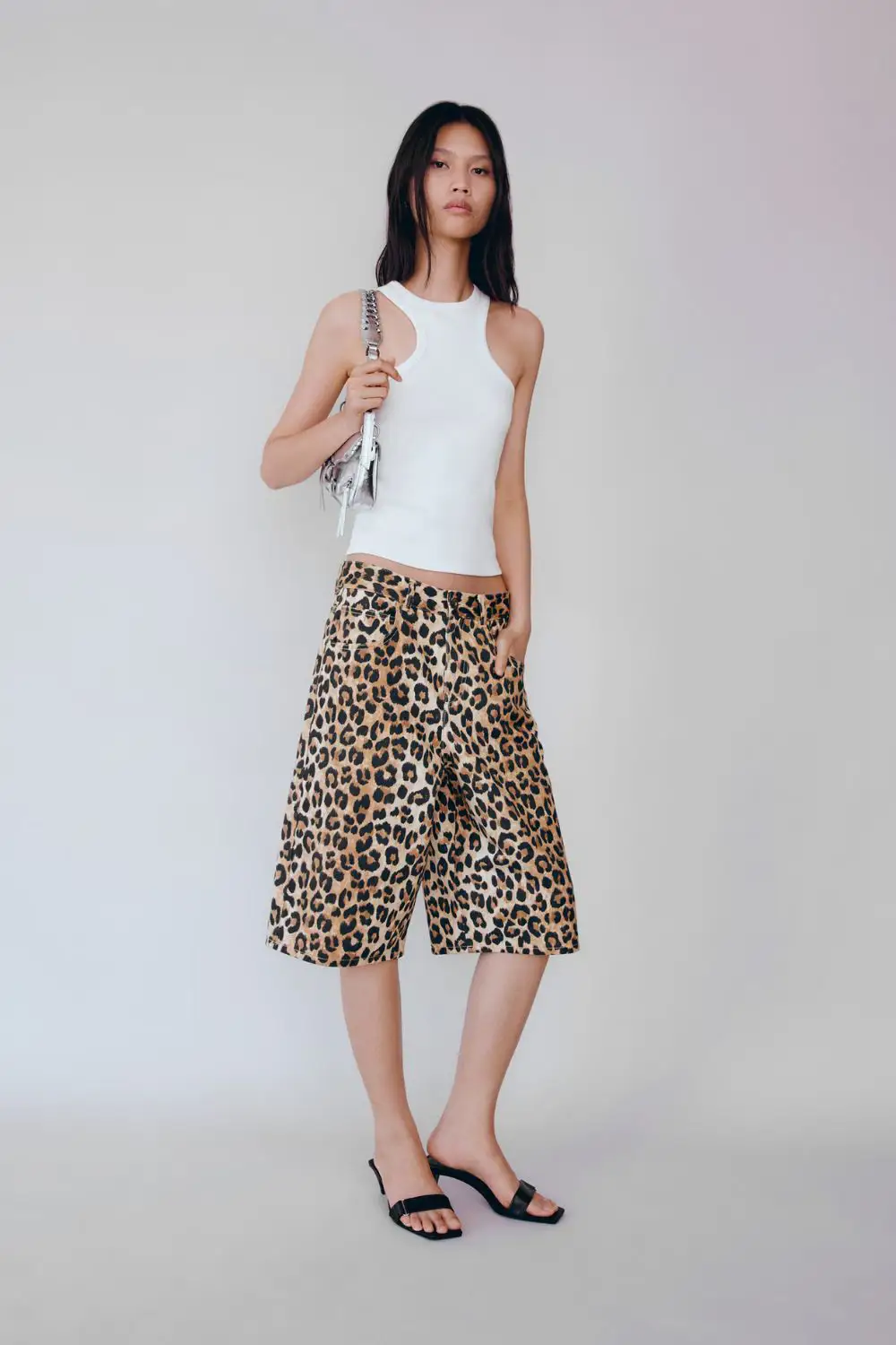 Bermudas vaqueras leopardo