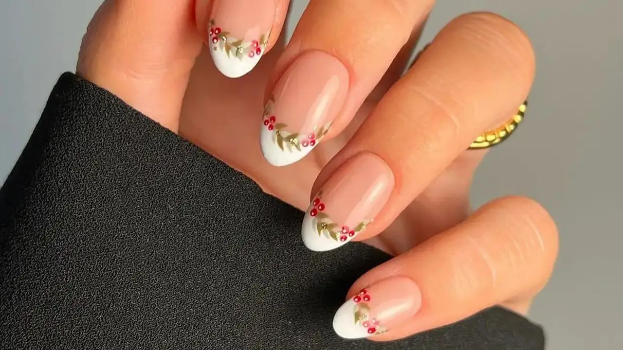 10 manicuras bonitas navideñas para uñas cortas 