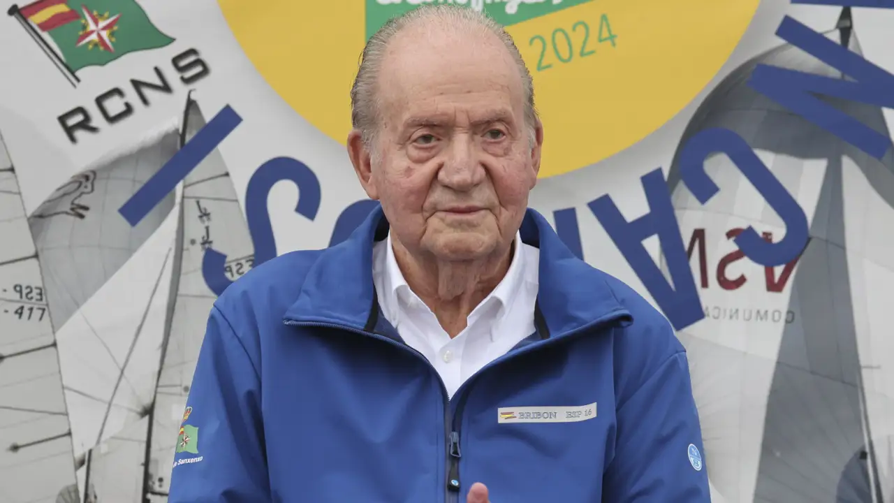 El rey Juan Carlos abre las puertas a una invitada muy especial en sus días en Sanxenxo