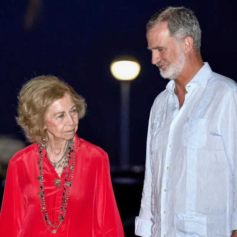 El rey Felipe mueve ficha con la reina Sofía: su deferencia con su madre en plena polémica con don Juan Carlos