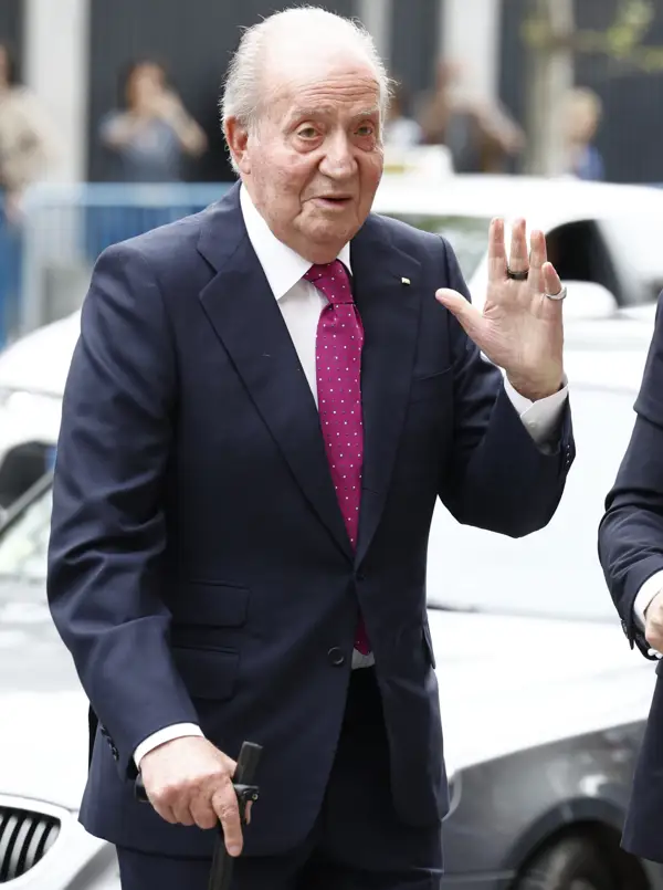 El rey emérito Juan Carlos, ajeno a sus polémicos audios, no se esconde en su plan en buena compañía