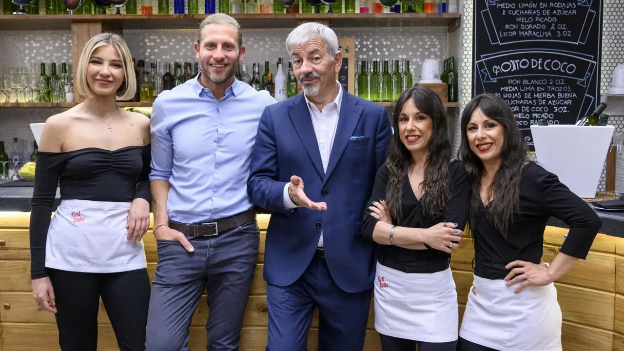 La voz de 'First Dates' desvela por primera vez su rostro