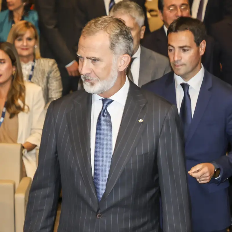 La sonrisa del rey Felipe en su reaparición en Vitoria en plena polémica por las amantes de su padre Juan Carlos I