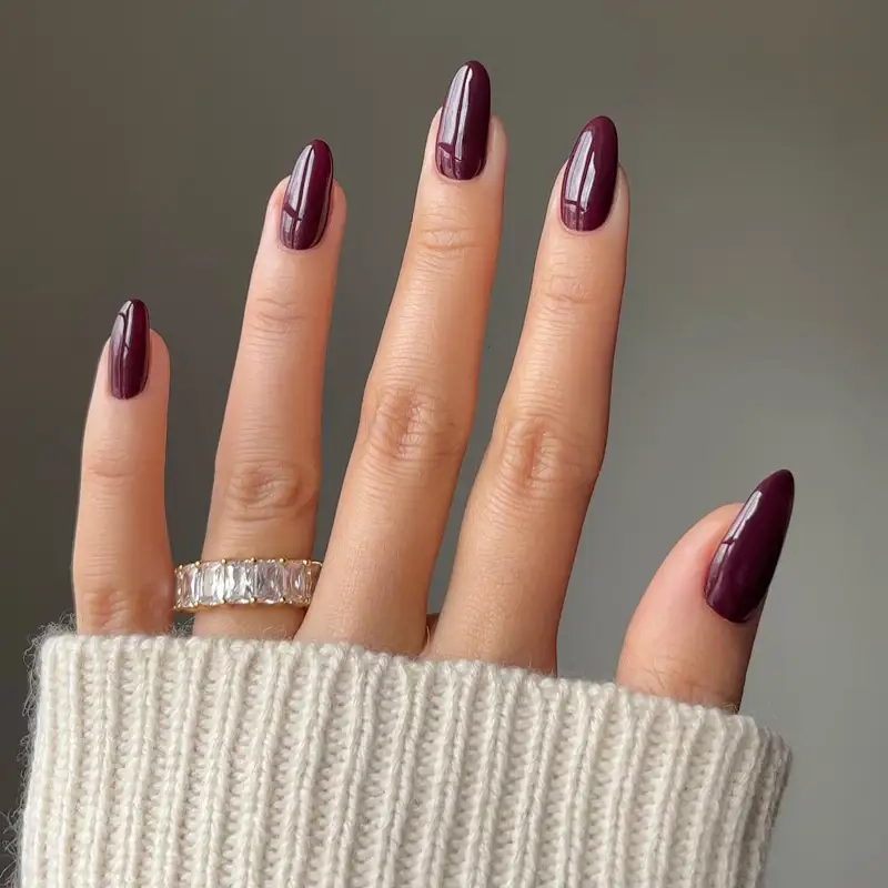 Los 10 colores de uñas que más se llevarán en 2025: las manicuras más bonitas y elegantes