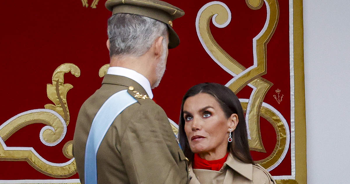 El enfado de la reina Letizia que empaño el Día de la hispanidad ante la  mirada atónita de Felipe y su hija Leonor