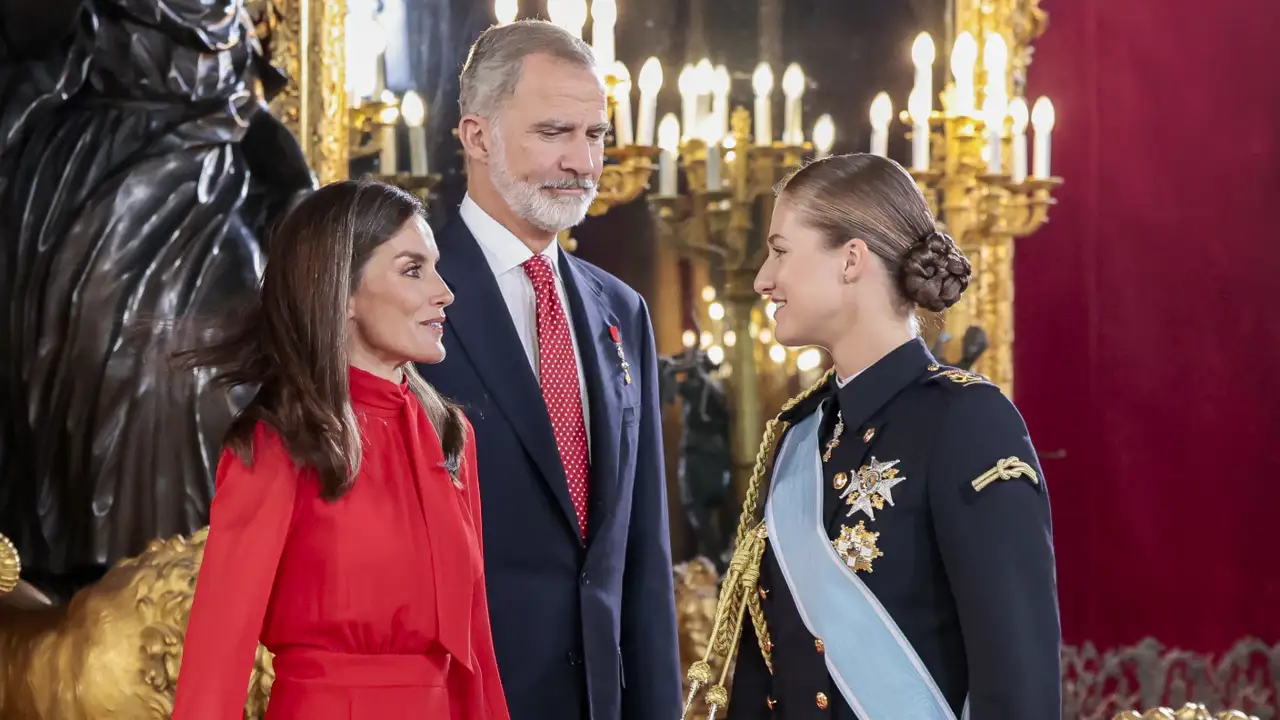 De la broma de Leonor a los nuevos selfies: todas las anécdotas de la recepción de los reyes Felipe y Letizia en el Palacio Real