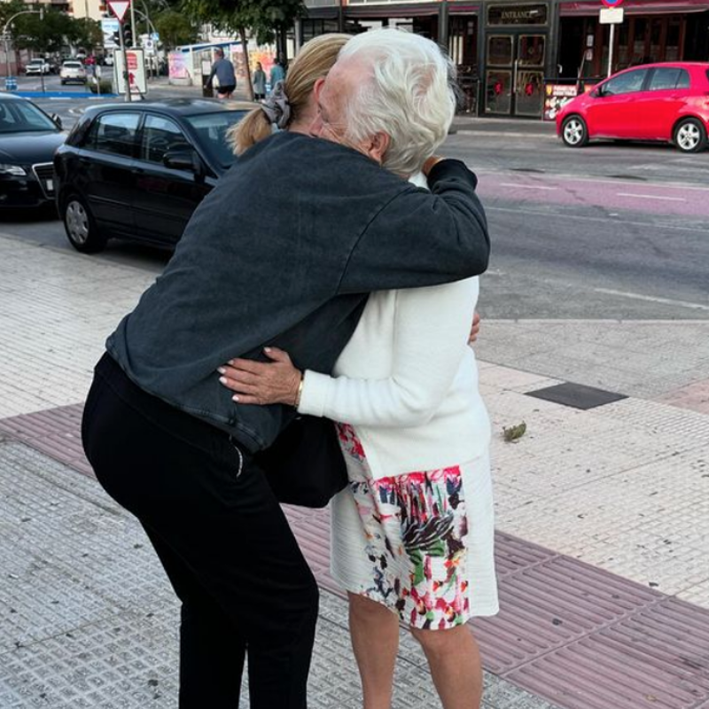 Belén Esteban abre el álbum de fotos con su madre en su destino más especial 