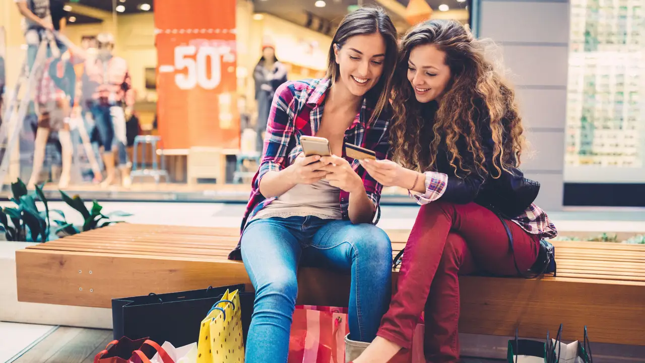 Chicas comprando online