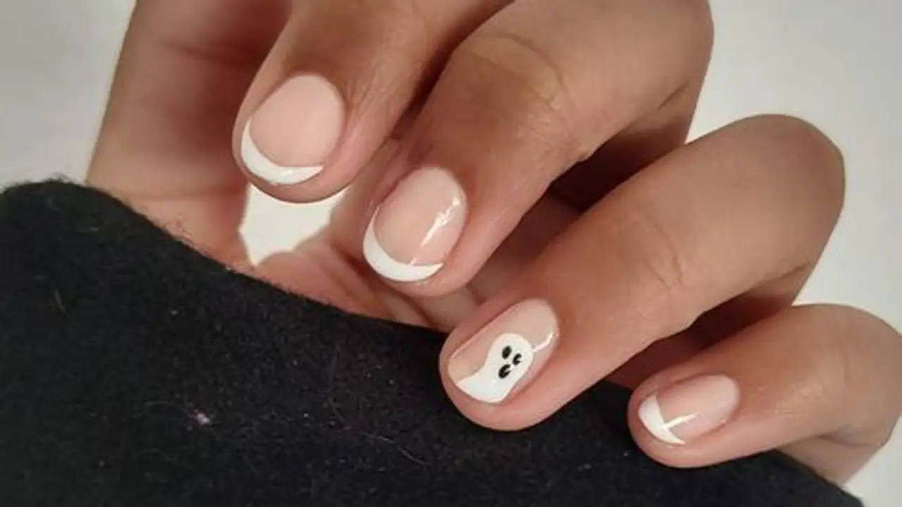 14 Classy Halloween Nail Designs   the gray details