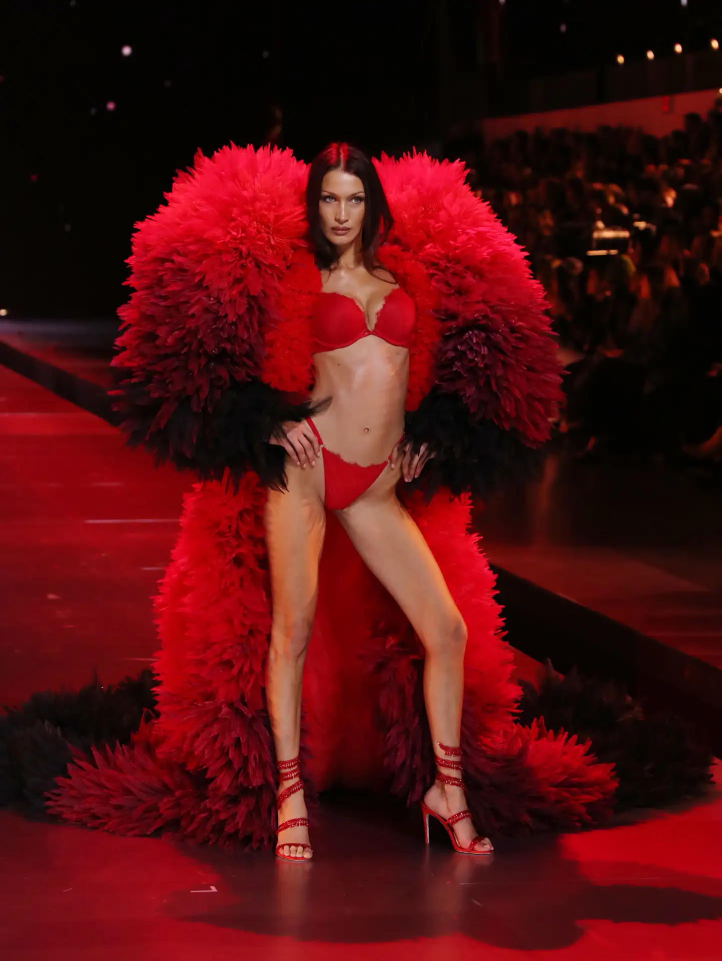 Bella Hadid en el desfile de Victoria's Secret 2024