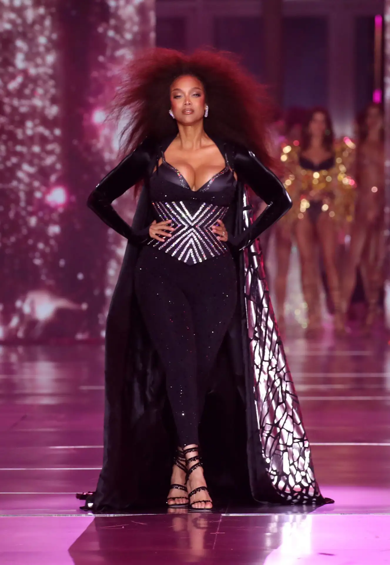 Tyra Banks en el desfile de Victoria's Secret 2024