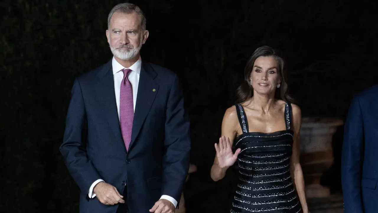 Sale a la luz el verdadero motivo del manotazo de Felipe VI a Letizia en los Premios Planeta 