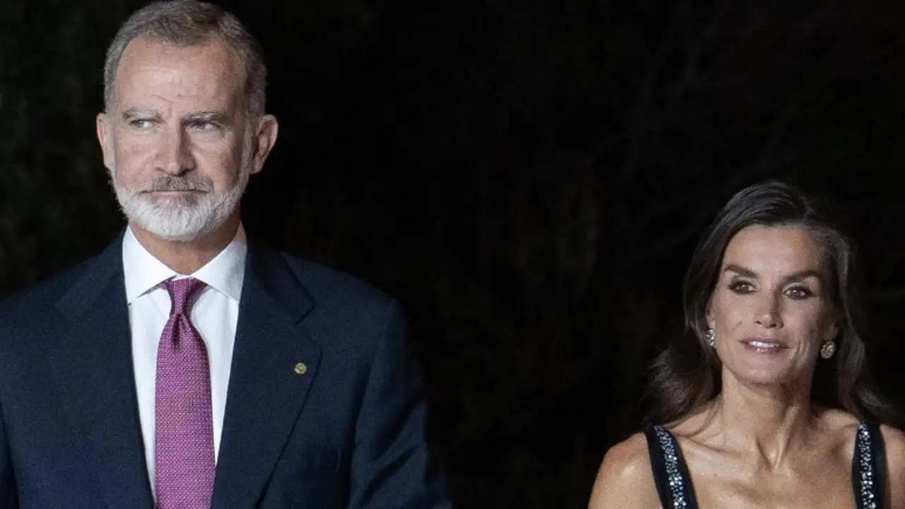 Sale a la luz el verdadero motivo del manotazo del rey Felipe VI a Letizia en los Premios Planeta