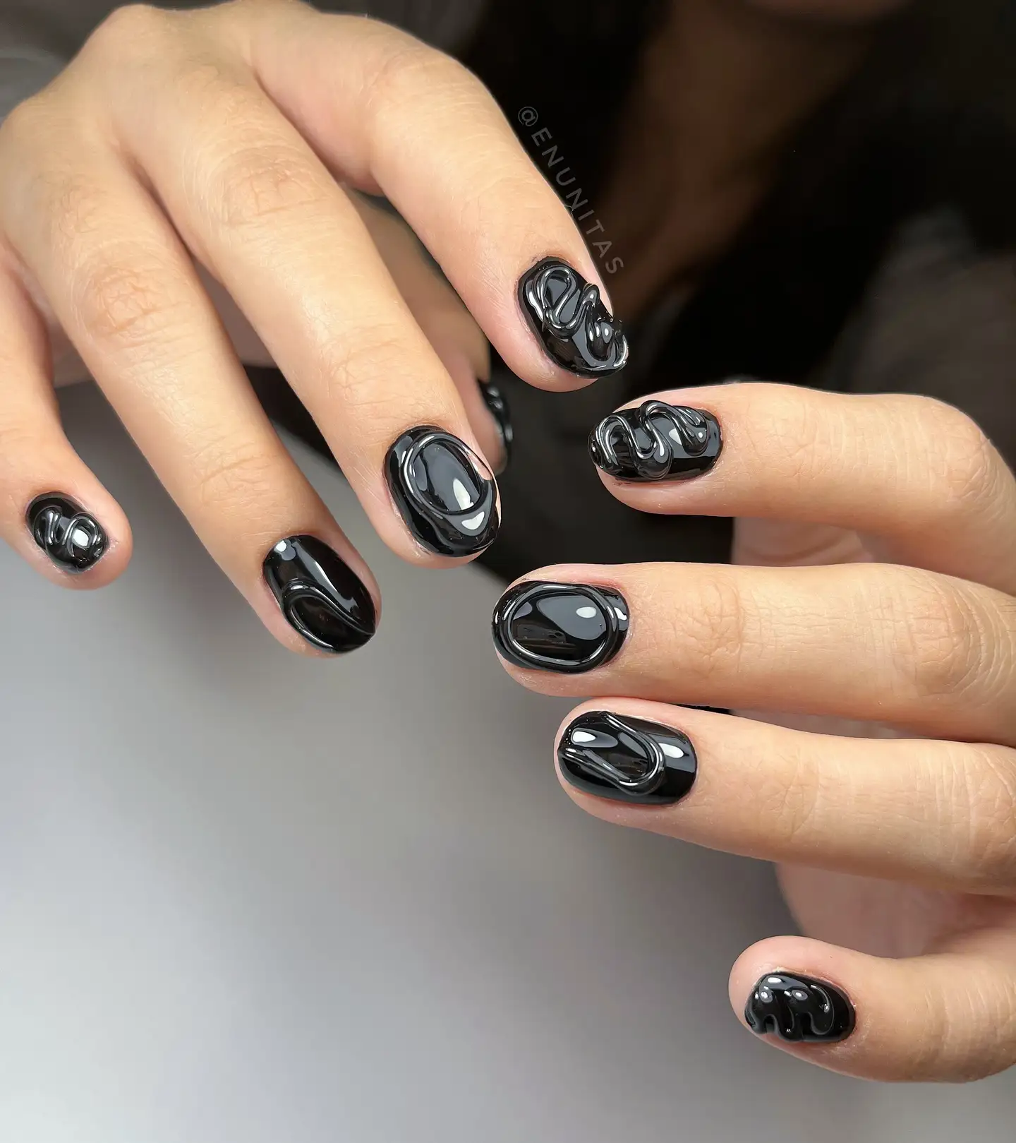 Uñas negras con silueta 3D