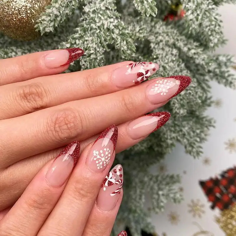 10 ideas de uñas navideñas sencilla y bonitas que quedan fenomenal en manicuras cortas