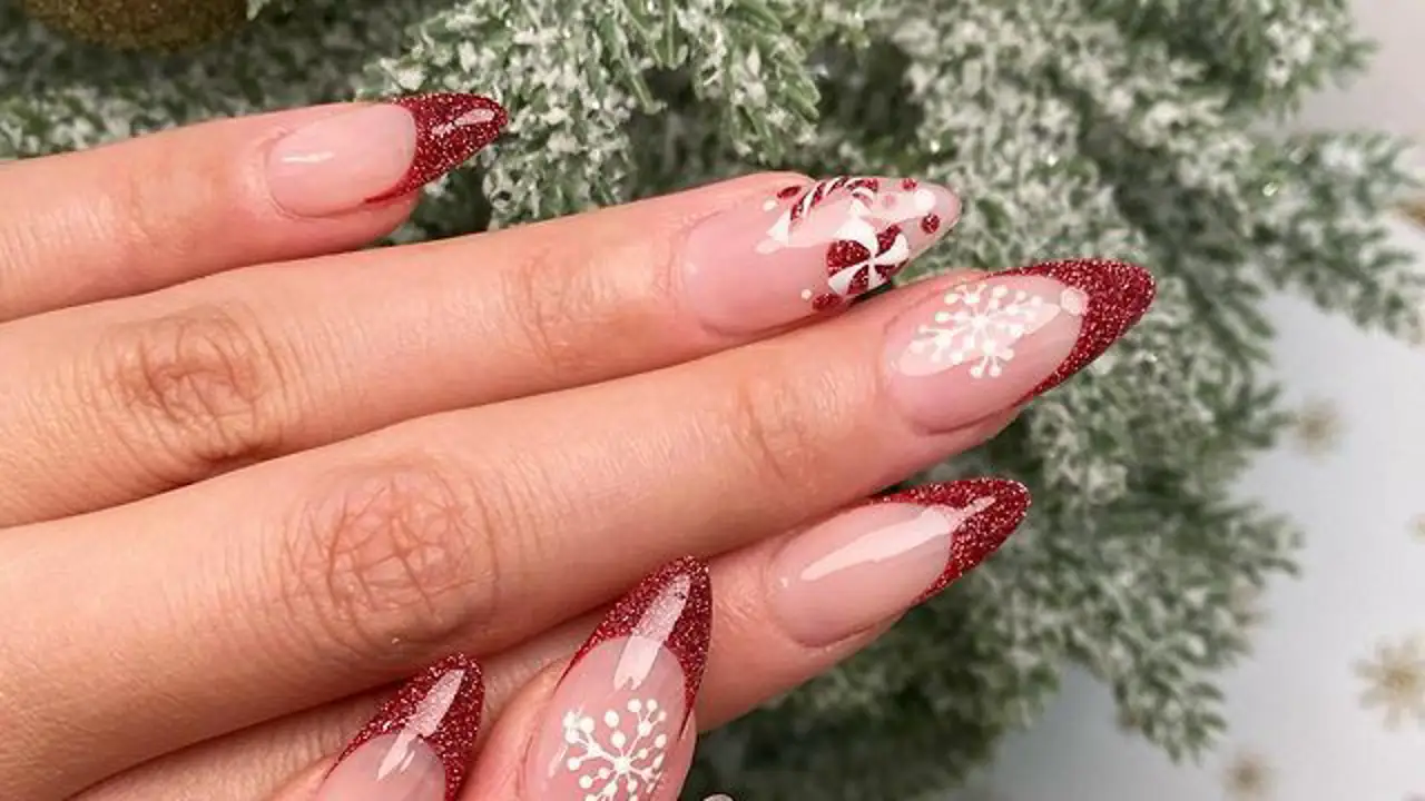 10 ideas de uñas navideñas sencilla y bonitas que quedan fenomenal en manicuras cortas