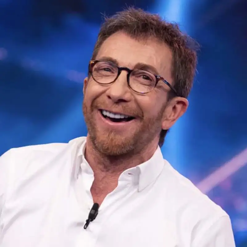 Pablo Motos se somete a un impactante cambio de look en directo en 'El Hormiguero' para frenar el éxito de 'La Revuelta'